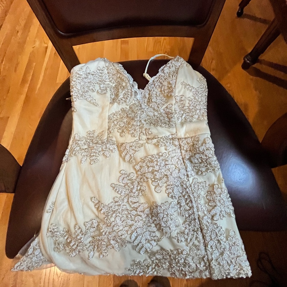 Windsor gold dress size sm